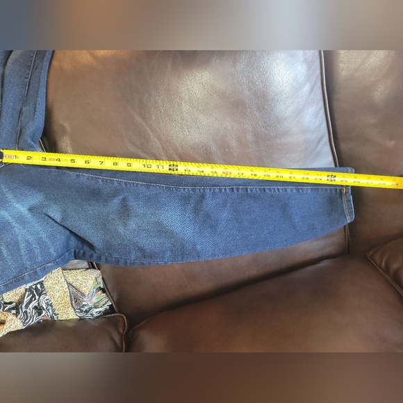 Tahari Charlotte Double Button Skinny Night Sky Wash Jeans 12/31 EUC - Picture 9 of 10